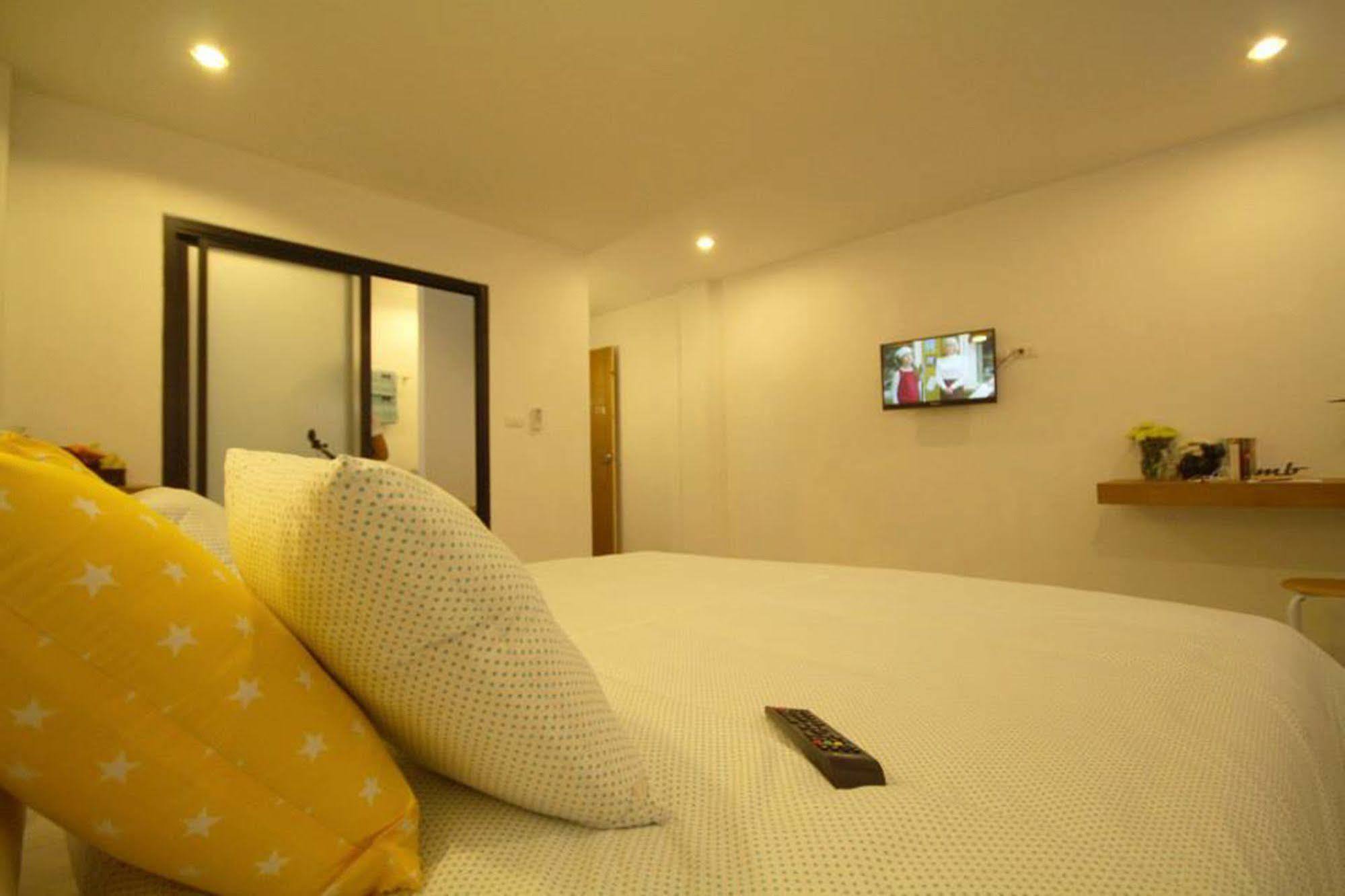 Hostel Mbed Phuket Exteriér fotografie